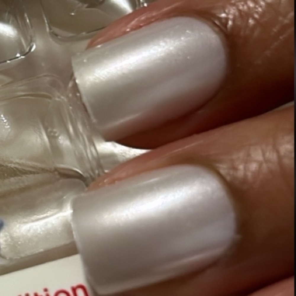 KISS x MARILYN MONROE LIMITED EDITION PRESS-ON NAILS